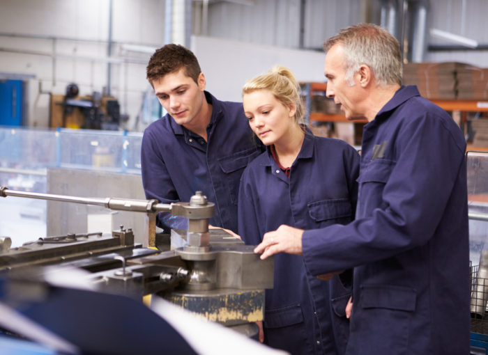 Schüler im Praktikum im Unternehmen