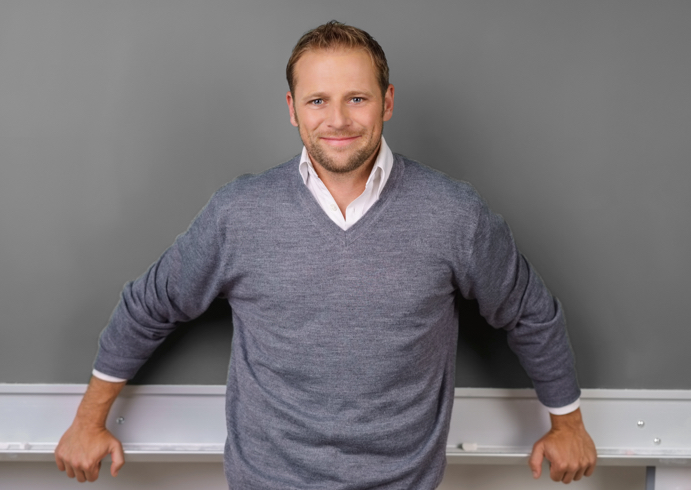 Lehrer vor einer Tafel