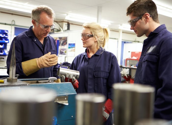 Schüler im Unternehmen während des Praktikums