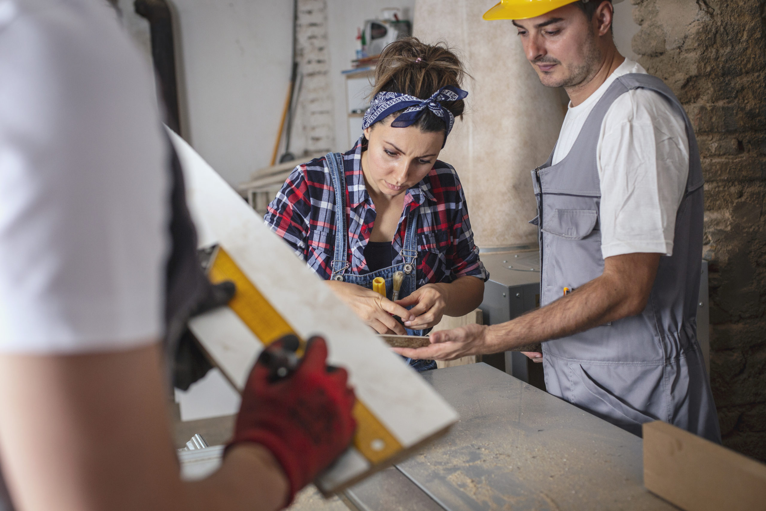 Lehrerin im Praktikum im Handwerksbetrieb