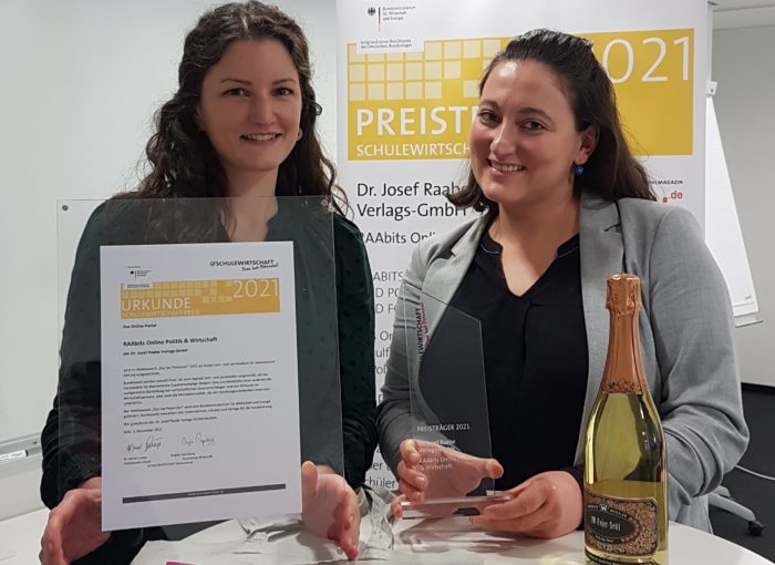 Preisträger des Schulewirtschaft Preises mit Urkunde und Sekt