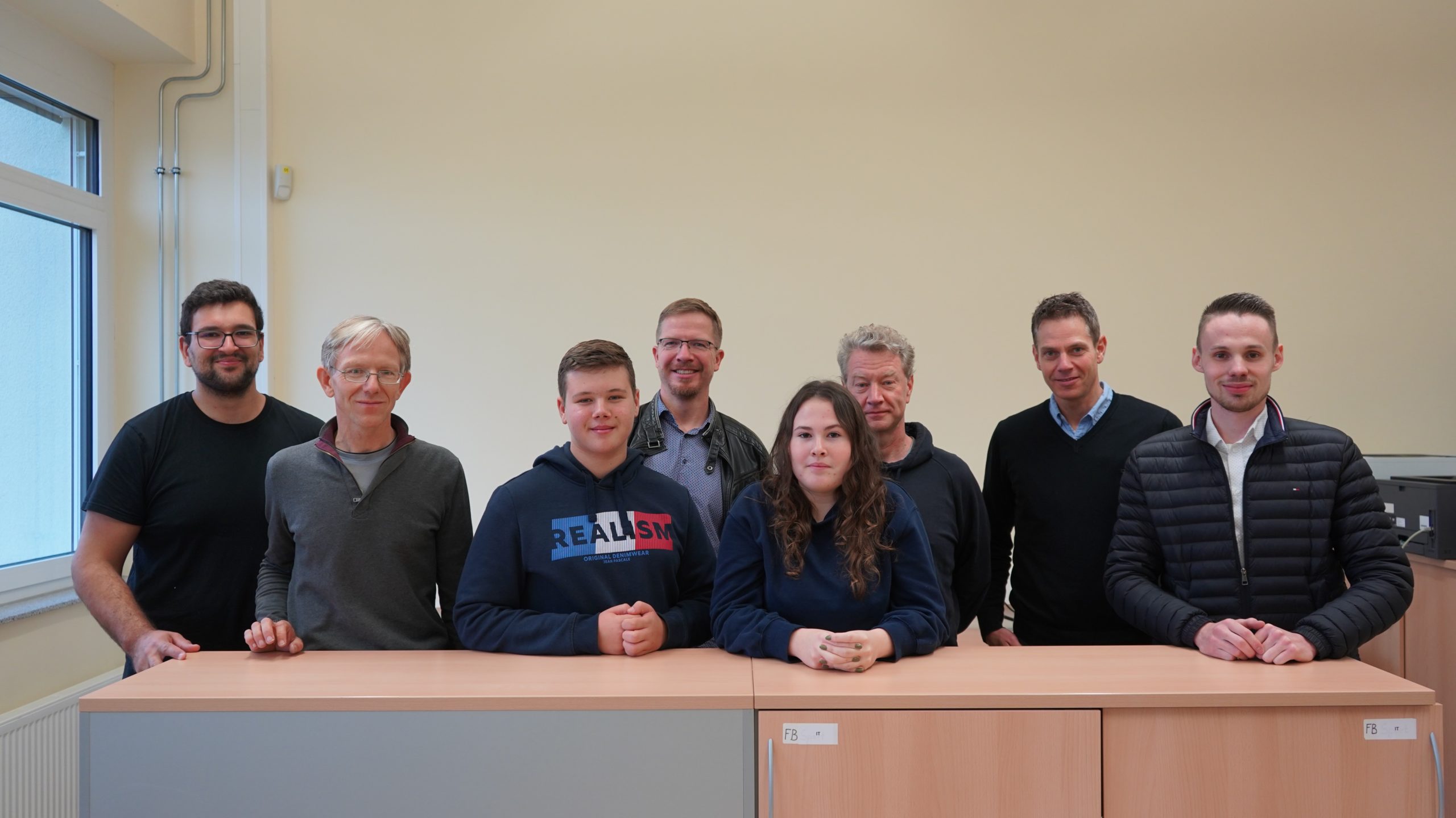 Schüler und Lehrer zu Besuch bei der FISEGO Holding GmbH
