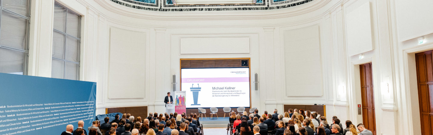 Bühne und Publikum beim Schulewirtschaft Preis 2022