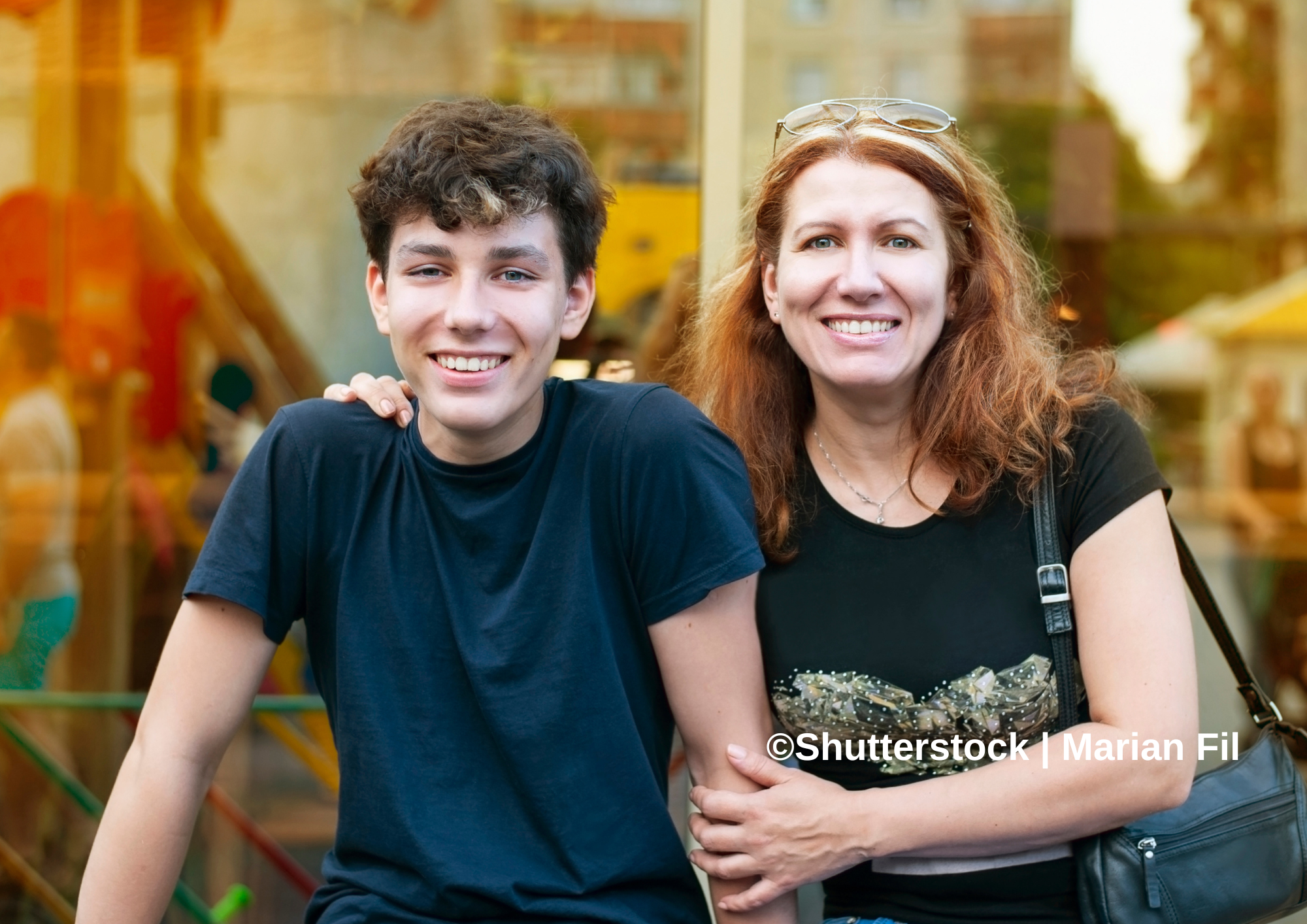 Foto einer Mutter uns ihres teenage Sohnes